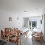 Pavlinia & Apartahotel