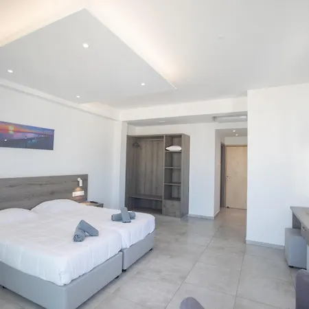 Pavlinia & Lägenhetshotell Ayia Napa