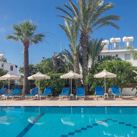 Pavlinia & Aparthotel