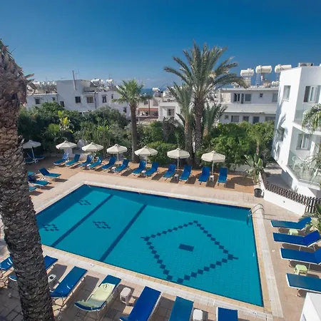Pavlinia & Lägenhetshotell Ayia Napa