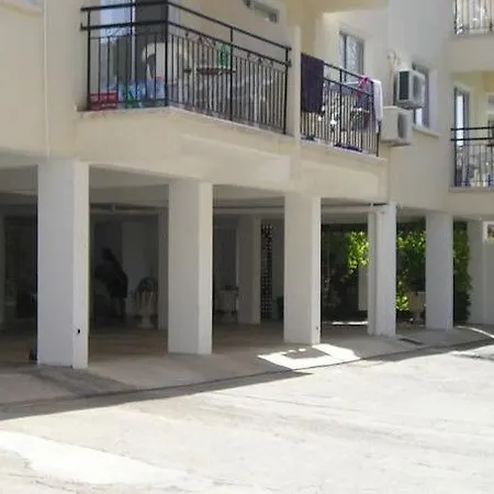 Pavlinia & Lägenhetshotell Ayia Napa
