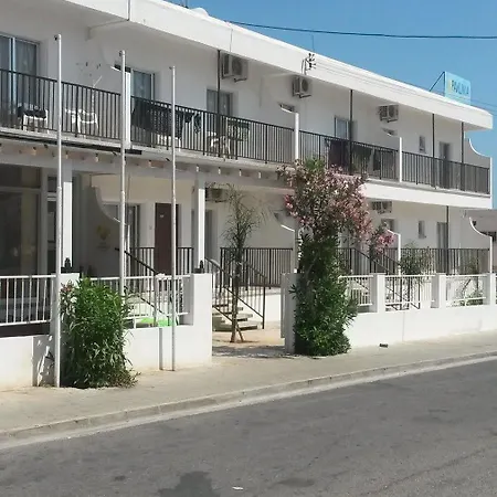 Pavlinia & Lägenhetshotell Ayia Napa