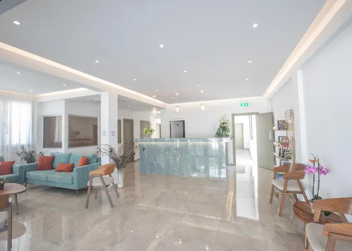 Pavlinia & Lägenhetshotell Ayia Napa