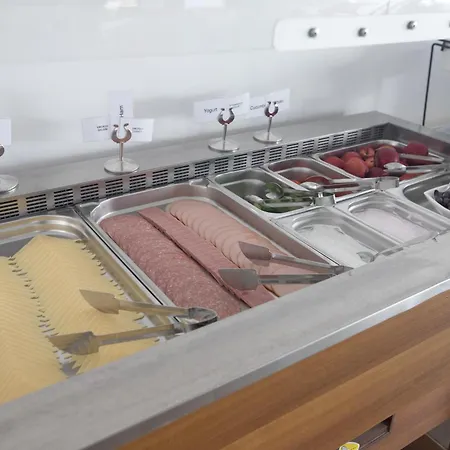 Pavlinia & Ayía Nápa