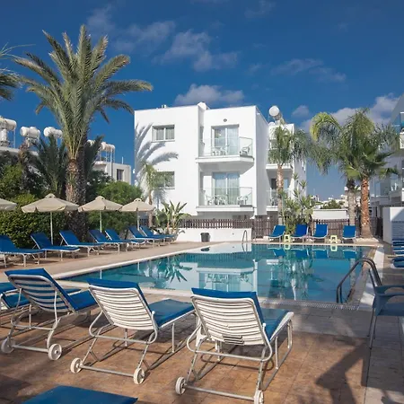 Aparthotel Pavlinia &