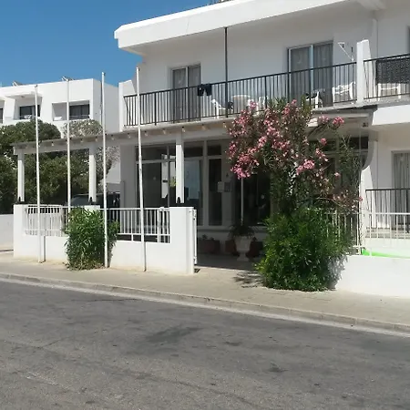 Aparthotel Pavlinia & 4*