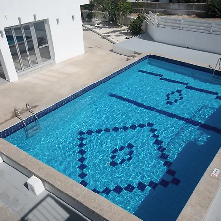 Pavlinia & Appart hôtel Ayía Nápa