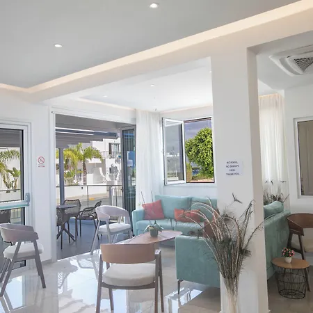 Pavlinia & Aparthotel