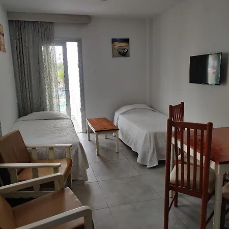 Pavlinia & Aparthotel 4*