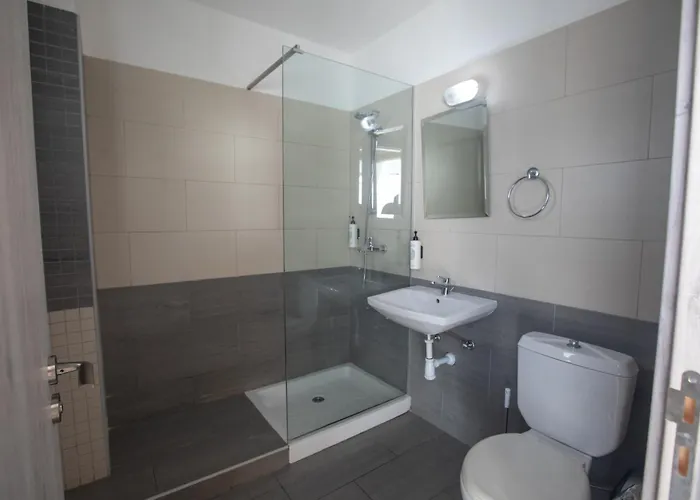 Pavlinia & Apartahotel