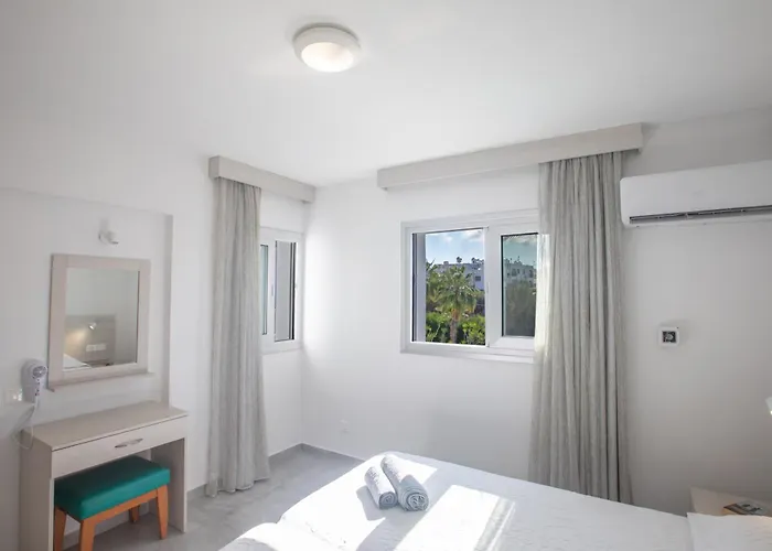 Apartahotel Pavlinia & 3*