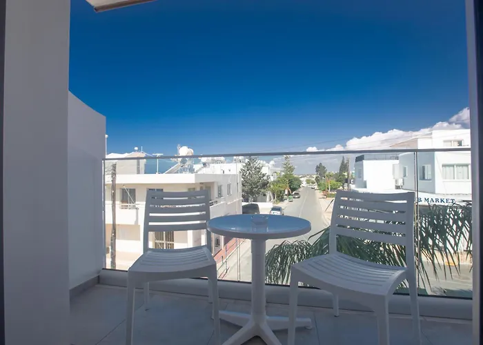 Apartahotel Pavlinia & 3*