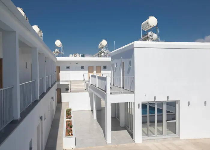 Apartahotel Pavlinia & 3*