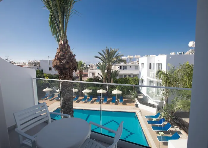 Apartahotel Pavlinia & 3*