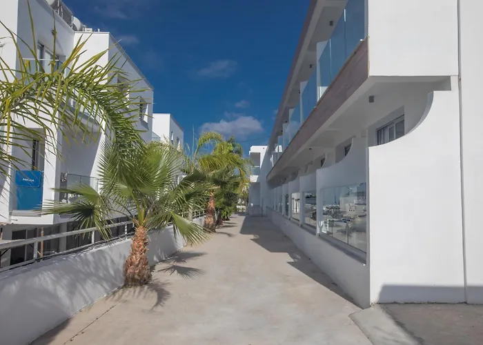 Pavlinia & Apartahotel Ayia Napa