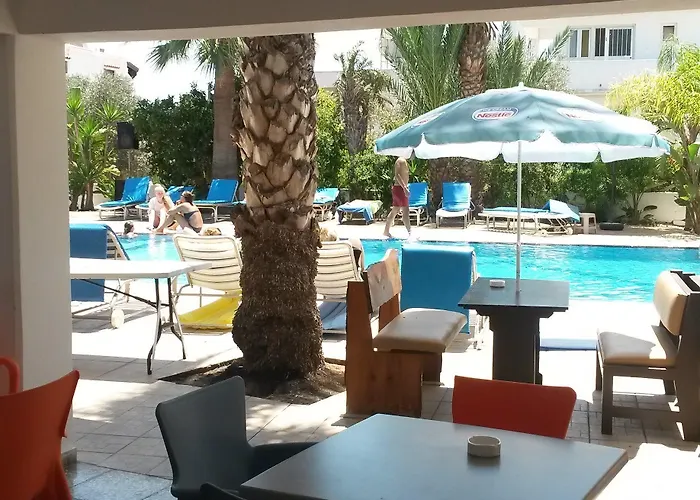 Pavlinia & Apartahotel