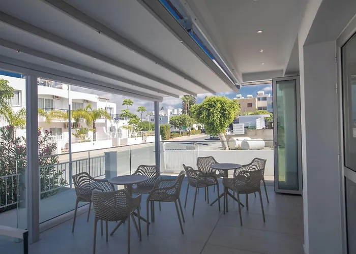 Pavlinia & Apart Otel 3*