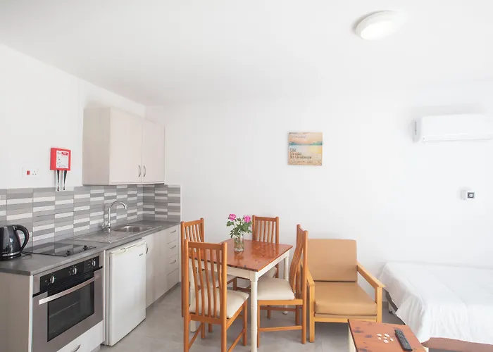 Pavlinia & Apart Otel