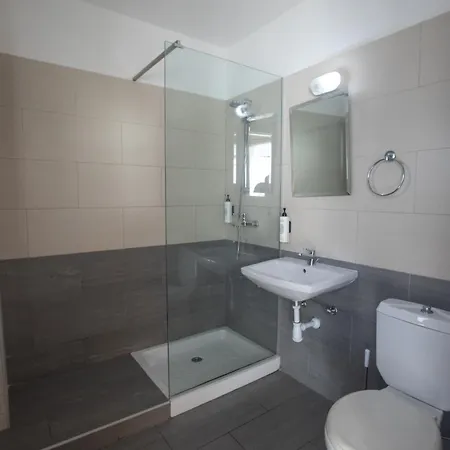 Pavlinia & Lejlighedshotel