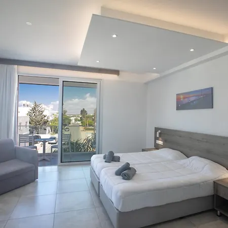 Pavlinia & Lejlighedshotel Ayia Napa